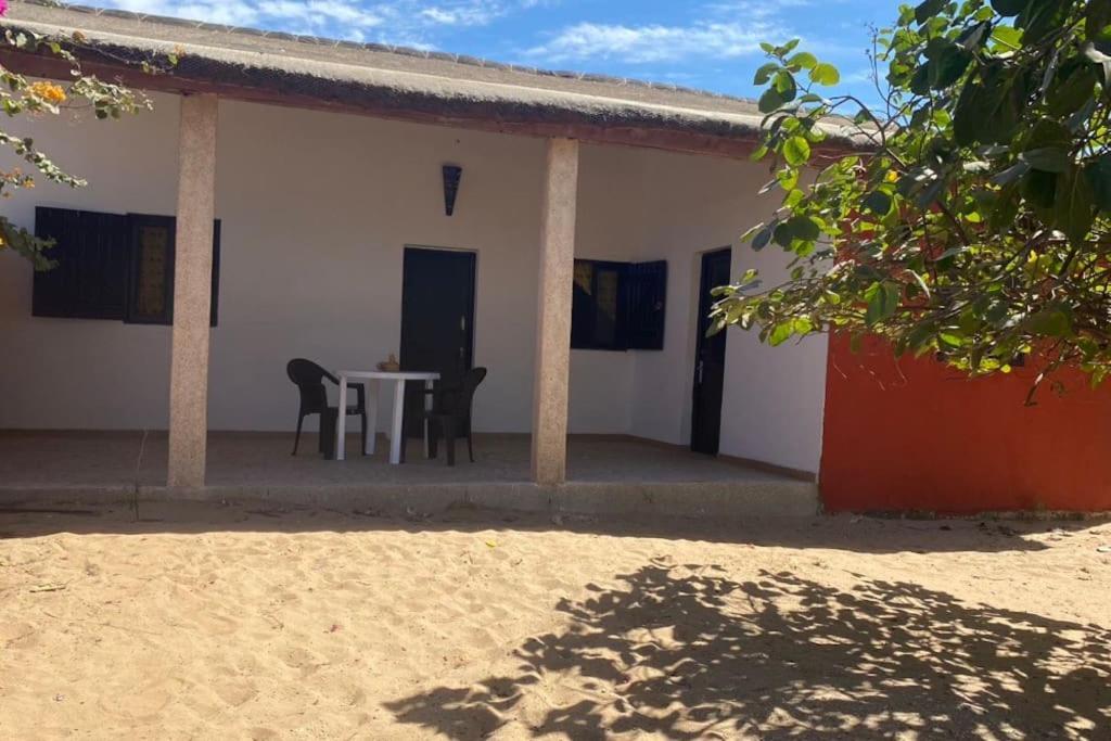 Petite Maison En Bord De Mer Palmarin Nguedj Kültér fotó
